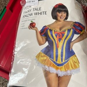 Snow, White Halloween costume size 3X brand new top is a little big.